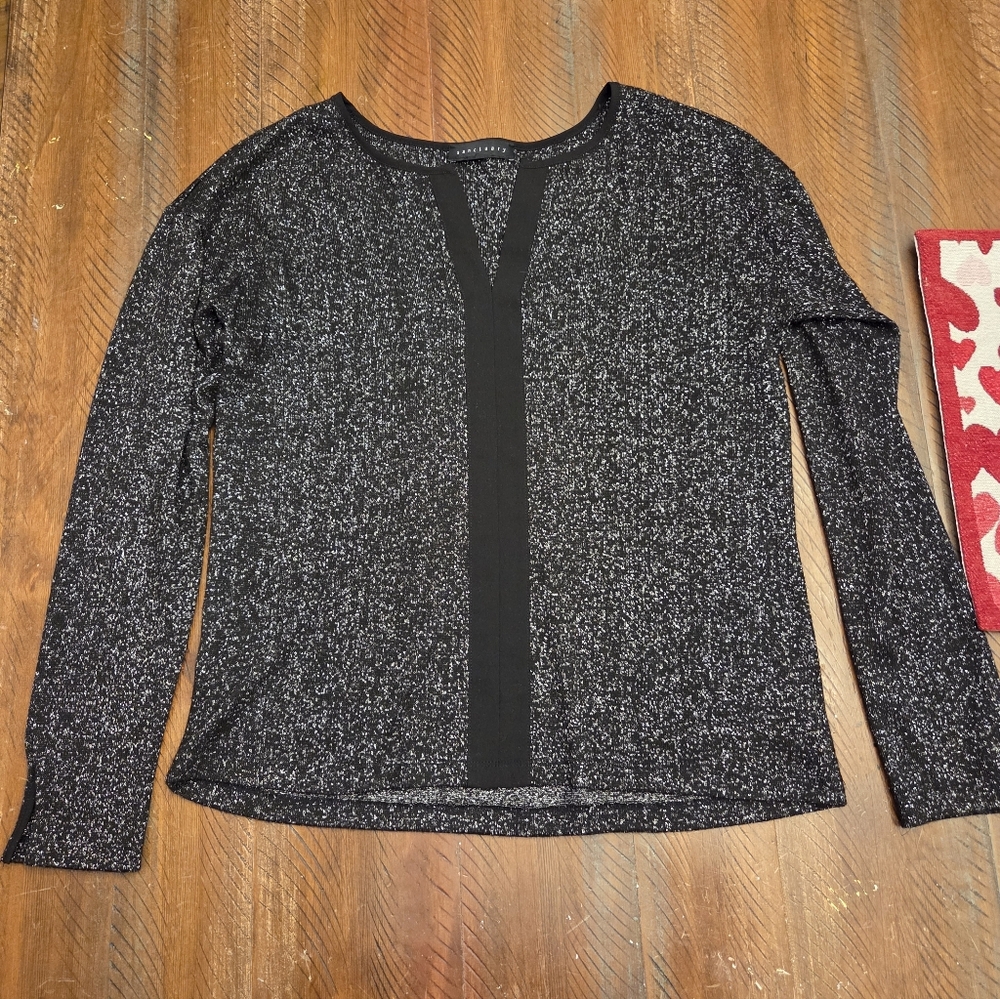 🎈2/$15 Black and Sparkles Long Sleeve Top